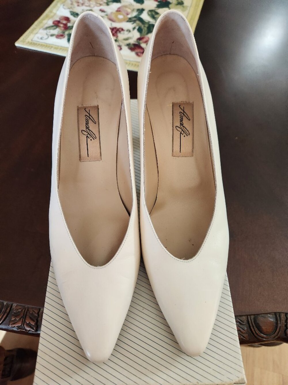 Amalfi pumps. Size 9AAAA